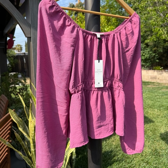 Olive and Oak Women's Pink Off-Shoulder Top - Picture 6 of 8